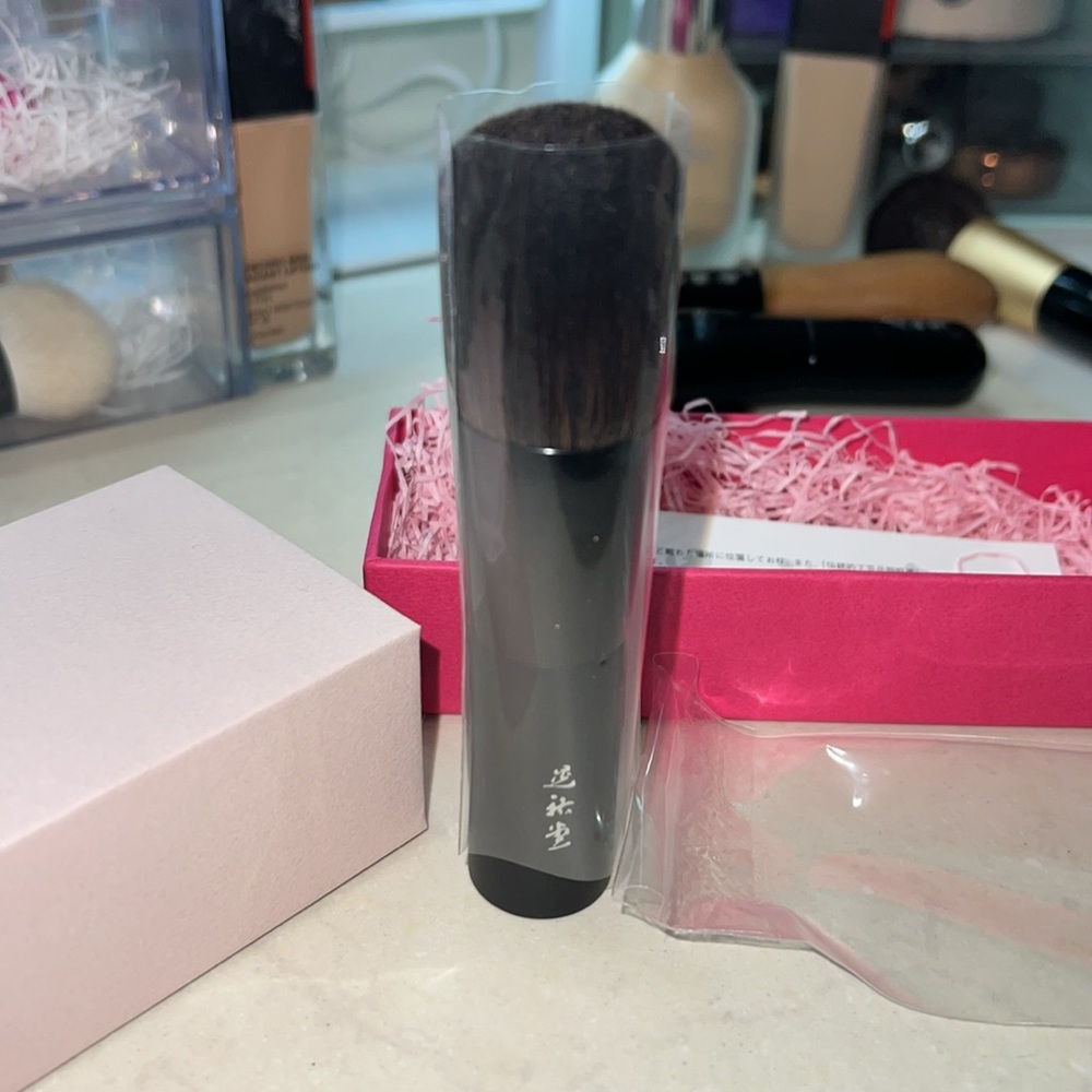 Sold on Ⓜ️ NEW Koyudo limited edition fu-pa 14 Gray Squirrel Makeup Brush FUDE